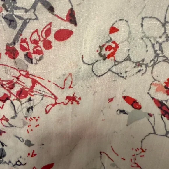 DKNY Jeans brand sleeveless V-neck tank top blouse with a floral print - Picture 4 of 8